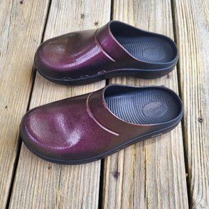 OOFOS Recovery Clogs
